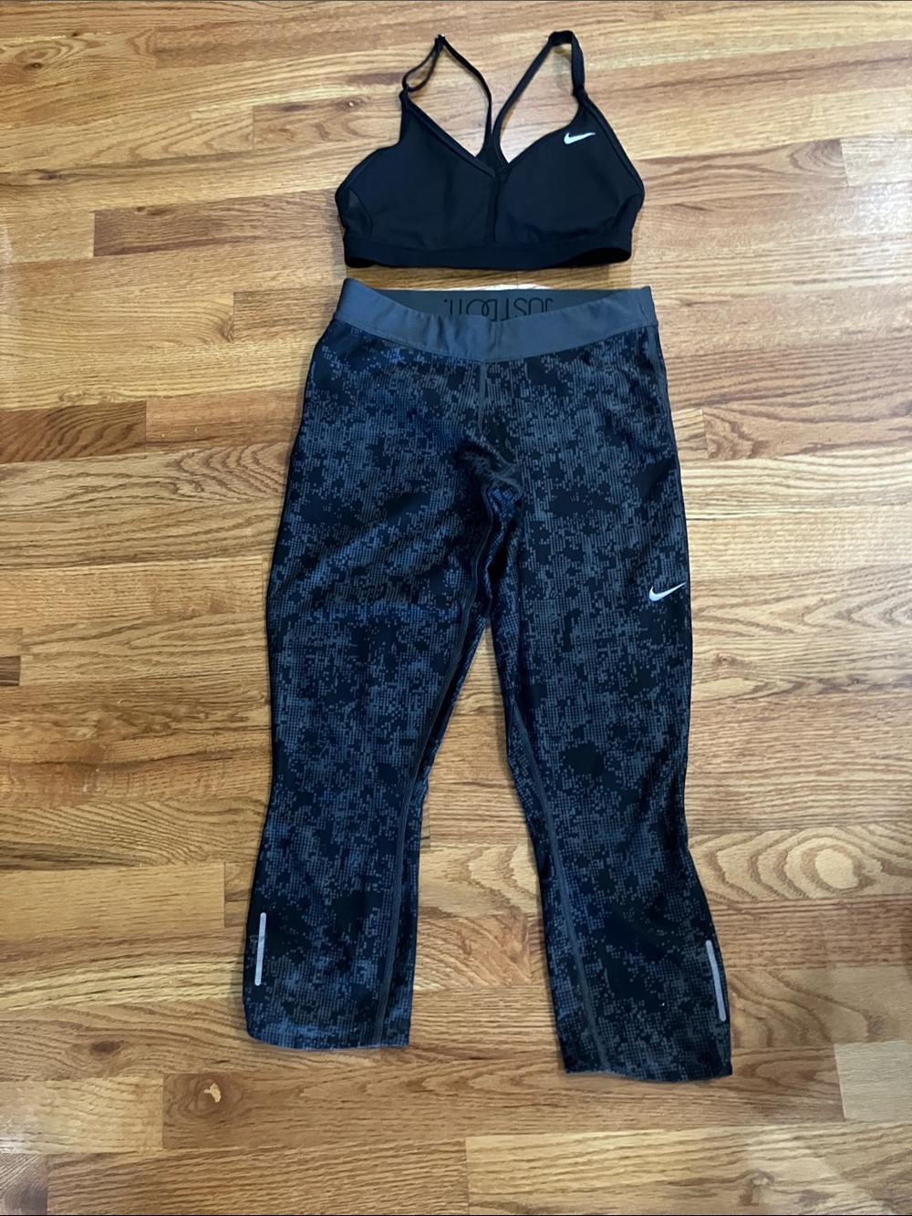 Nike Black Womens Print Capri Leggings with Matching Black Sports Bra Sz S EUC